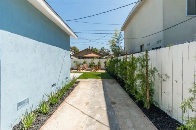 2432 Exposition Place, Los Angeles, CA 90018