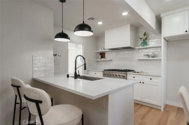 2432 Exposition Place, Los Angeles, CA 90018