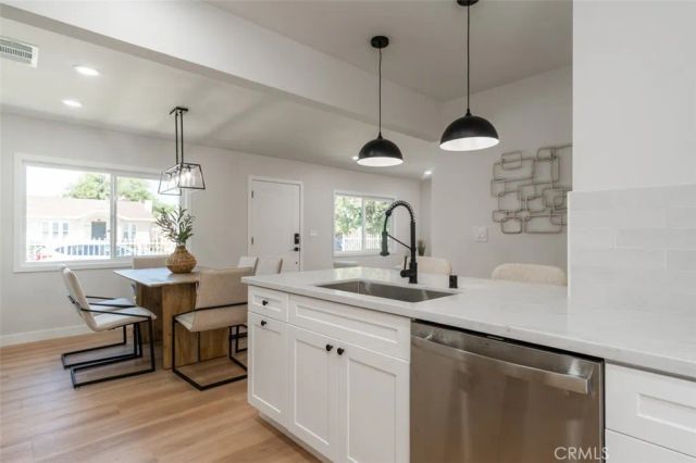 2432 Exposition Place, Los Angeles, CA 90018
