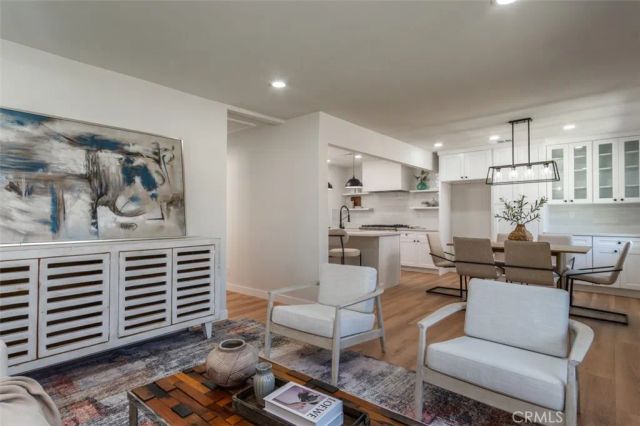 2432 Exposition Place, Los Angeles, CA 90018