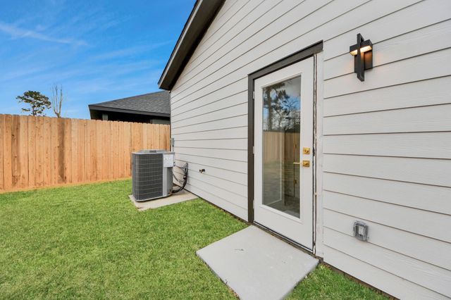9309 Caddo Street B, Houston, TX 77078