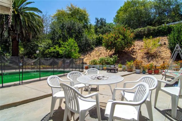 5614 Oso Avenue, Woodland Hills, CA 91367