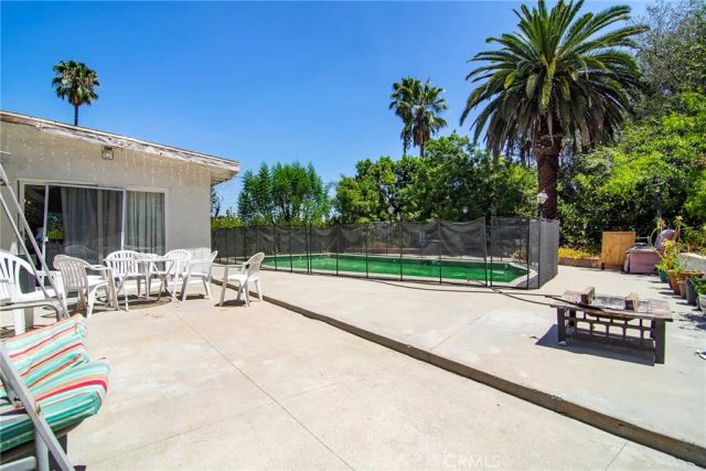 5614 Oso Avenue, Woodland Hills, CA 91367