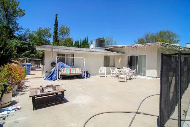 5614 Oso Avenue, Woodland Hills, CA 91367