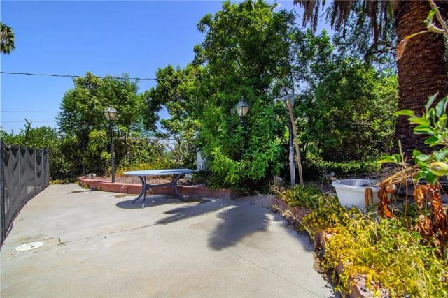 5614 Oso Avenue, Woodland Hills, CA 91367