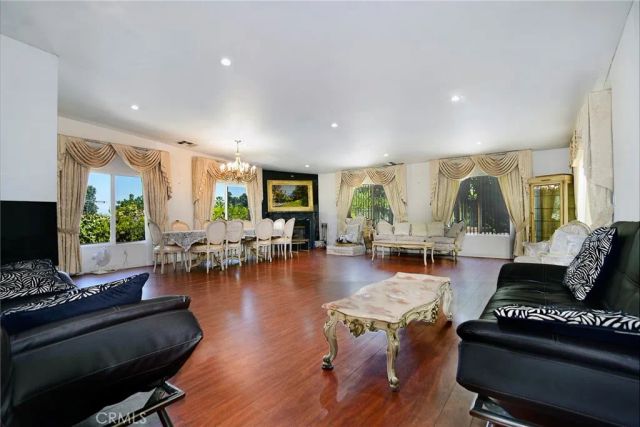 5614 Oso Avenue, Woodland Hills, CA 91367