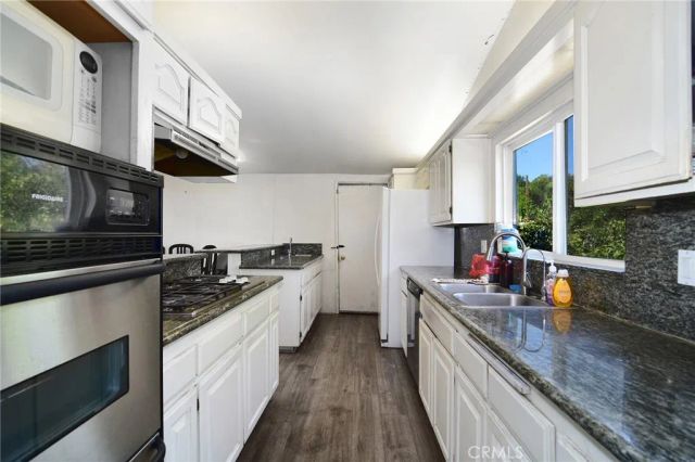5614 Oso Avenue, Woodland Hills, CA 91367