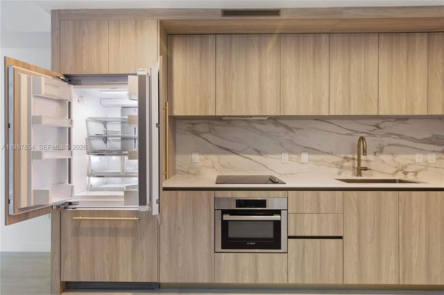 77 SE 5th St 1808, Miami, FL 33131