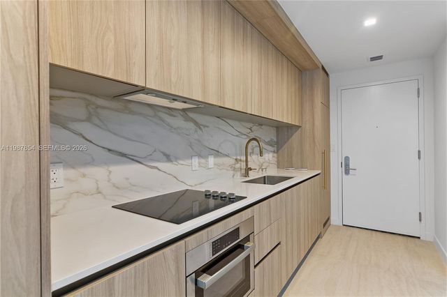 77 SE 5th St 1808, Miami, FL 33131