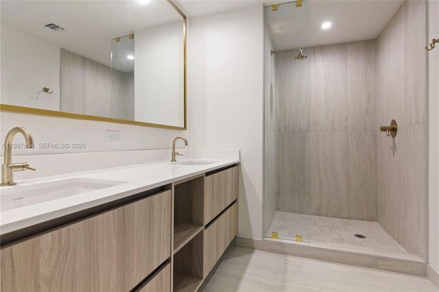 77 SE 5th St 1808, Miami, FL 33131