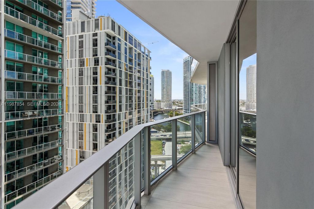 77 SE 5th St 1808, Miami, FL 33131