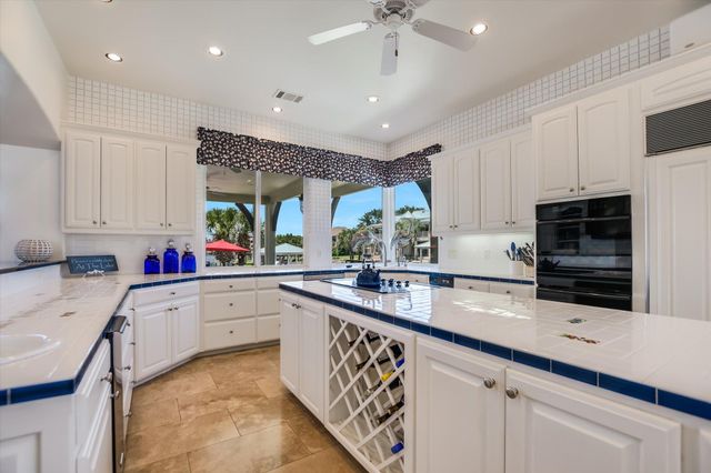 84 Applehead Island DR, Horseshoe Bay, TX 78657