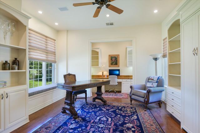 84 Applehead Island DR, Horseshoe Bay, TX 78657