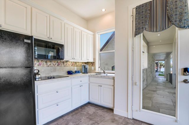 84 Applehead Island DR, Horseshoe Bay, TX 78657