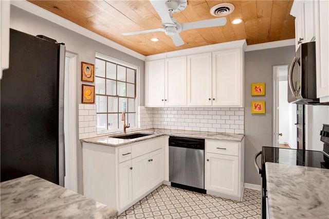 3 Hathaway S Road, Mobile, AL 36608