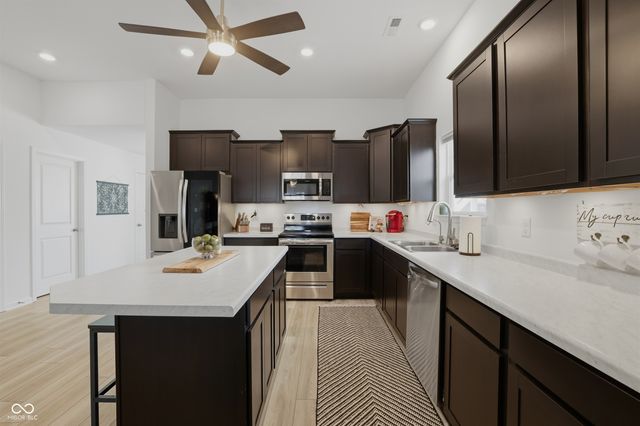 502 Persimmon Pass, Lapel, IN 46051