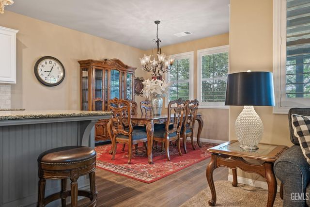 101 Guilden Grovr Way, Bakersfield, CA 93312