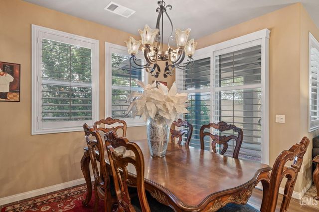 101 Guilden Grovr Way, Bakersfield, CA 93312