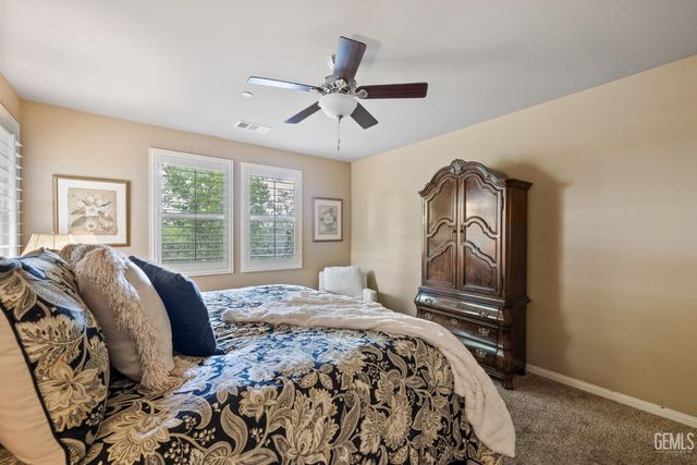 101 Guilden Grovr Way, Bakersfield, CA 93312