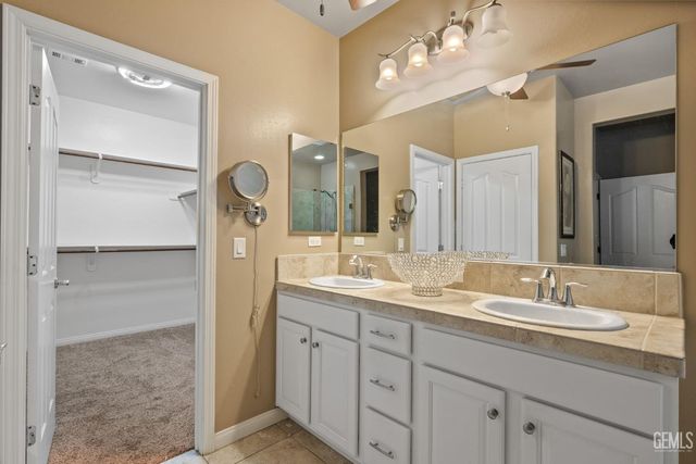 101 Guilden Grovr Way, Bakersfield, CA 93312