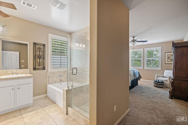 101 Guilden Grovr Way, Bakersfield, CA 93312