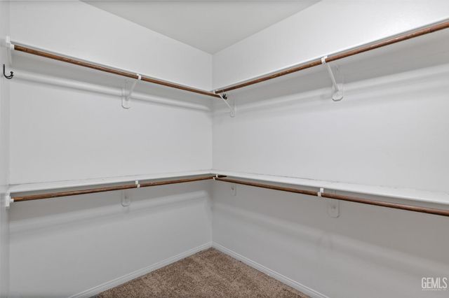 101 Guilden Grovr Way, Bakersfield, CA 93312