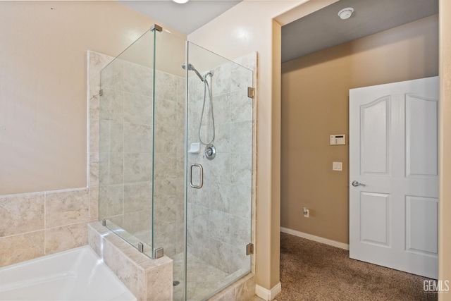 101 Guilden Grovr Way, Bakersfield, CA 93312