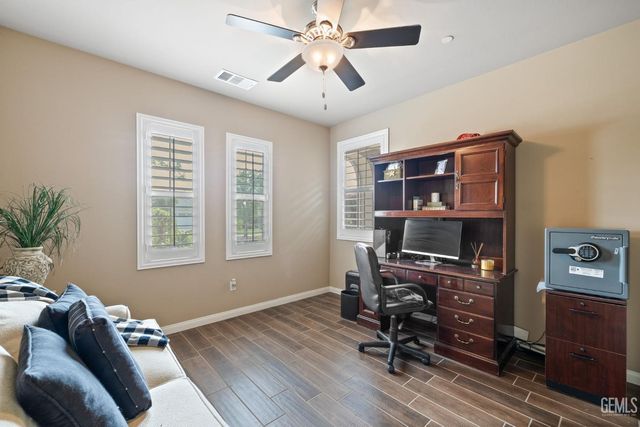 101 Guilden Grovr Way, Bakersfield, CA 93312