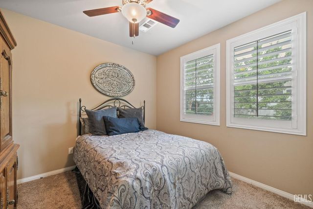 101 Guilden Grovr Way, Bakersfield, CA 93312