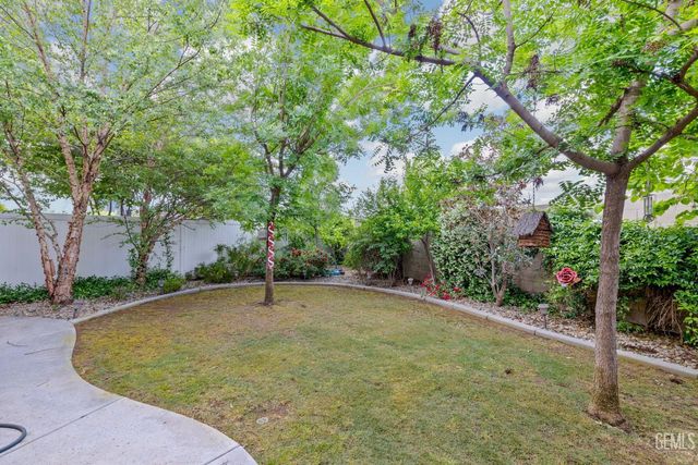 101 Guilden Grovr Way, Bakersfield, CA 93312