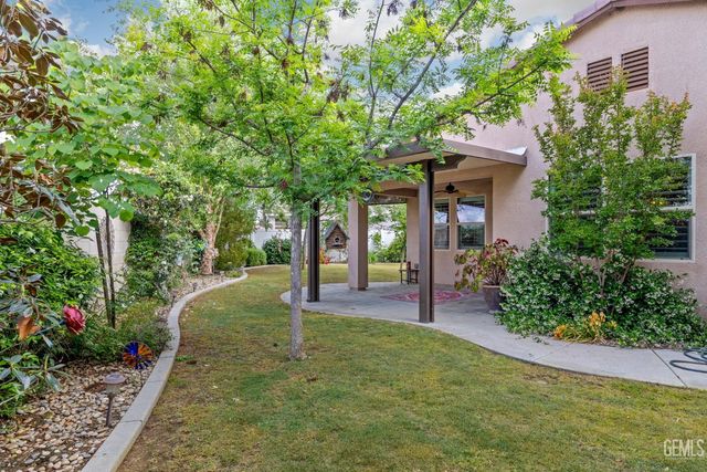 101 Guilden Grovr Way, Bakersfield, CA 93312