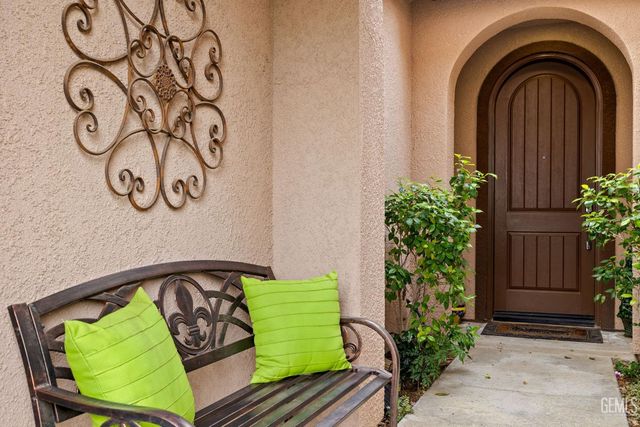 101 Guilden Grovr Way, Bakersfield, CA 93312