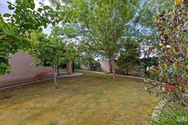 101 Guilden Grovr Way, Bakersfield, CA 93312