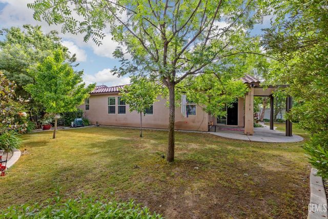 101 Guilden Grovr Way, Bakersfield, CA 93312