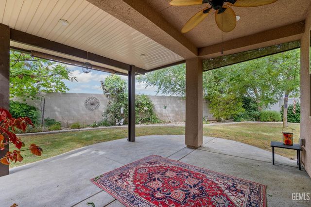 101 Guilden Grovr Way, Bakersfield, CA 93312