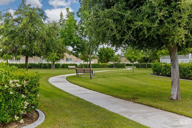 101 Guilden Grovr Way, Bakersfield, CA 93312