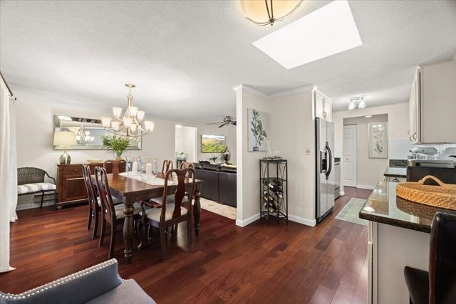 220 Bedford St 11, Bridgewater, MA 02324