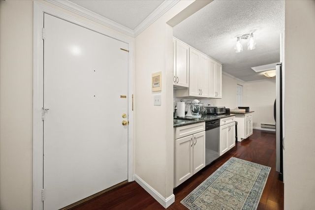 220 Bedford St 11, Bridgewater, MA 02324