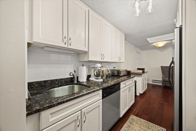 220 Bedford St 11, Bridgewater, MA 02324