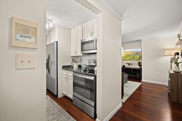 220 Bedford St 11, Bridgewater, MA 02324