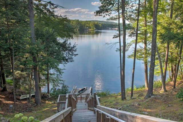 39 Headlands Road, Winchester, NH 03470