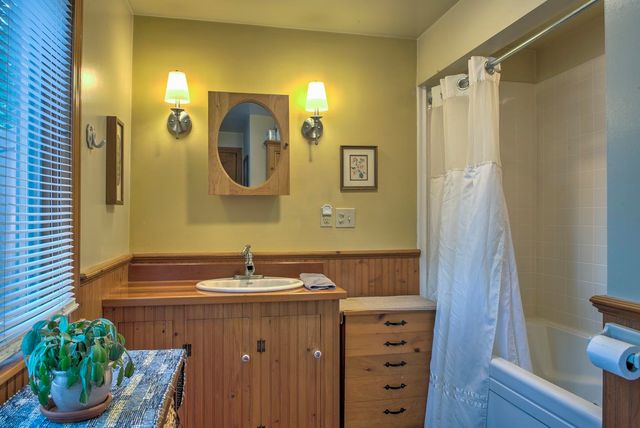 39 Headlands Road, Winchester, NH 03470