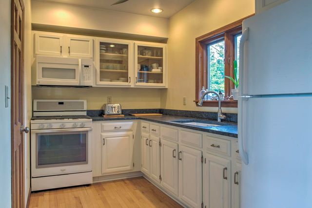 39 Headlands Road, Winchester, NH 03470