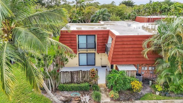 9861 NW 6th Court, Plantation, FL 33324
