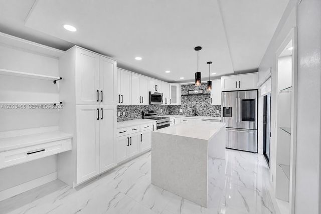 9861 NW 6th Court, Plantation, FL 33324