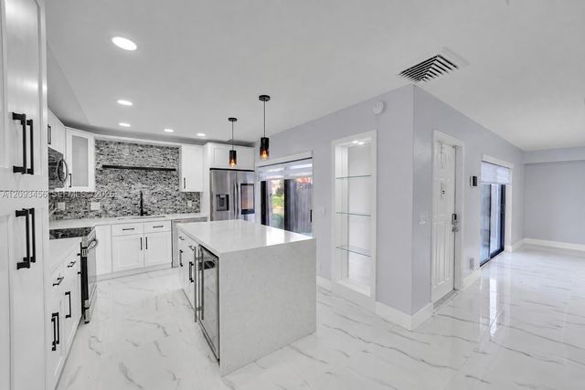 9861 NW 6th Court, Plantation, FL 33324
