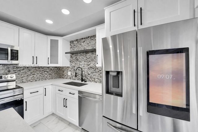 9861 NW 6th Court, Plantation, FL 33324