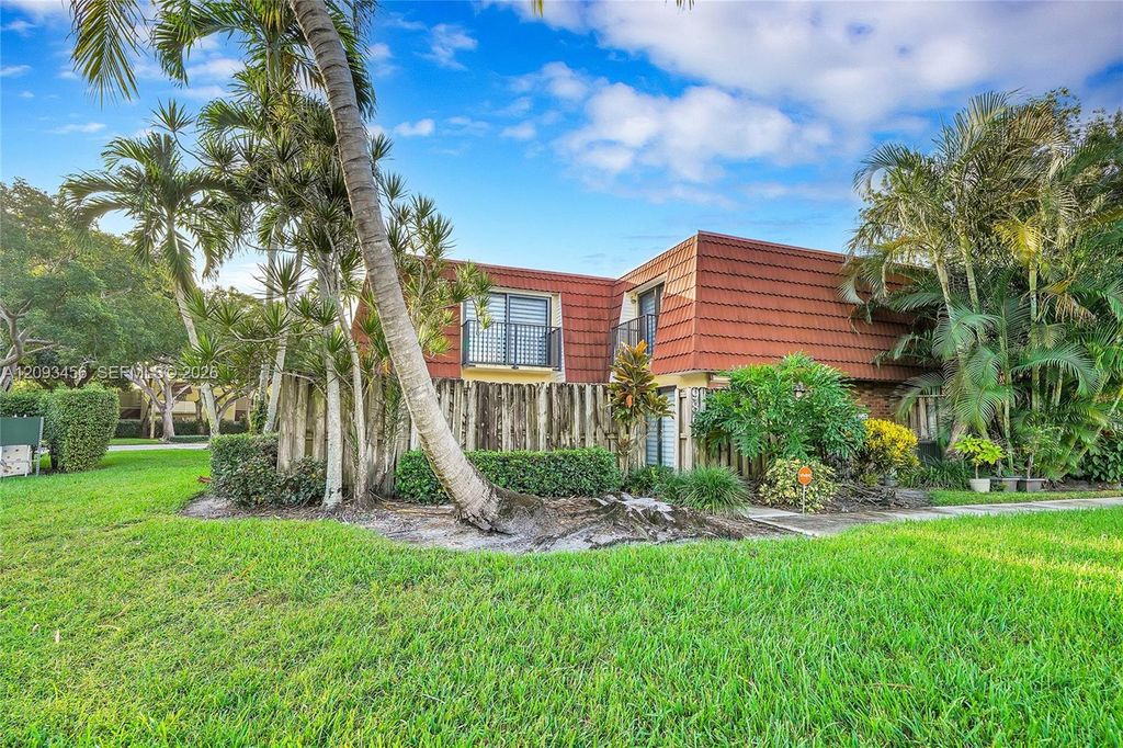 9861 NW 6th Court, Plantation, FL 33324