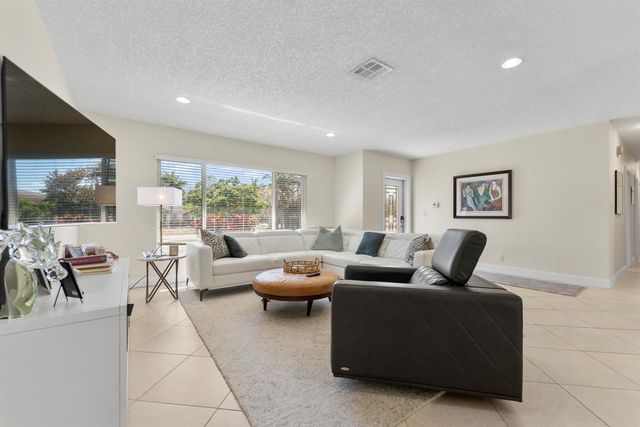 401 NE 10th Terrace, Boca Raton, FL 33432
