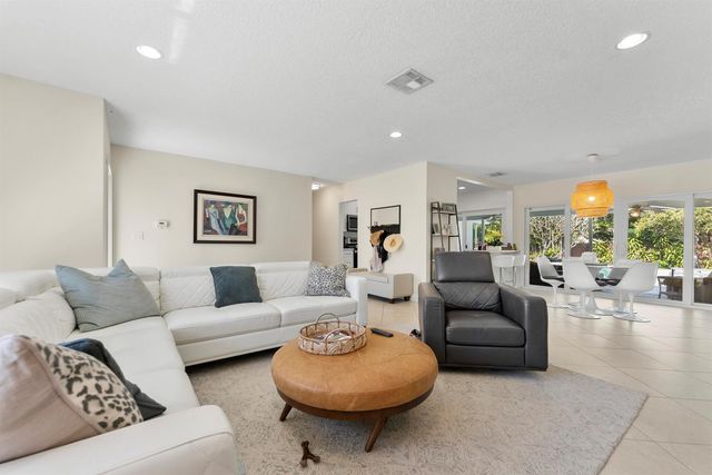 401 NE 10th Terrace, Boca Raton, FL 33432
